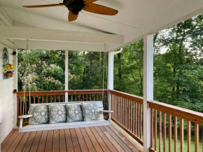 Beautiful 2 BR 1 BA Cabin in Blue Ridge Mountains: The Little White House, Martinsville
